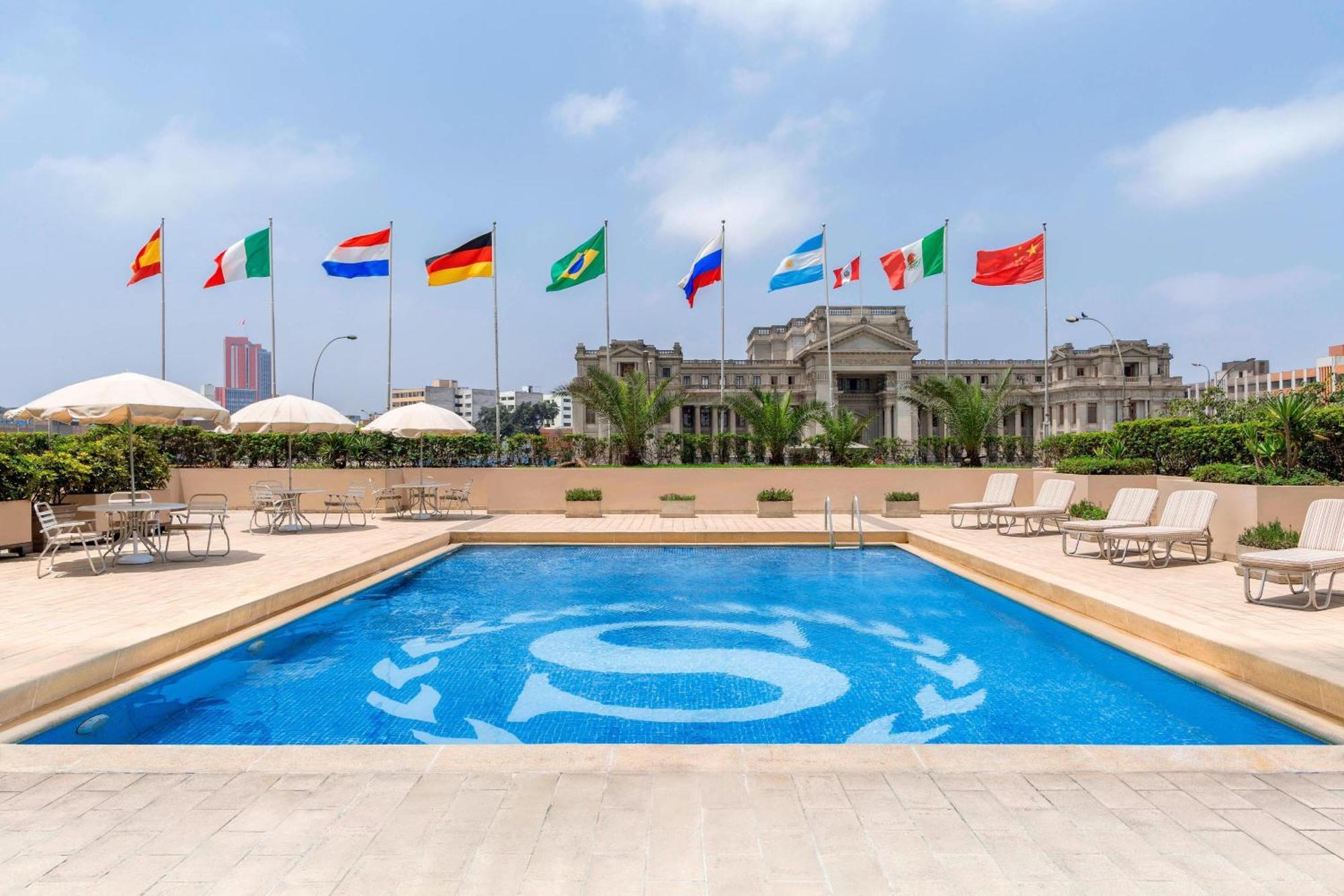 Sheraton Lima Historic Center Kültér fotó The pool at the St. Regis Cairo